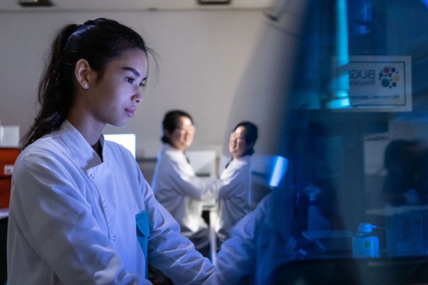 Image of a person working in a genomic medicine lab